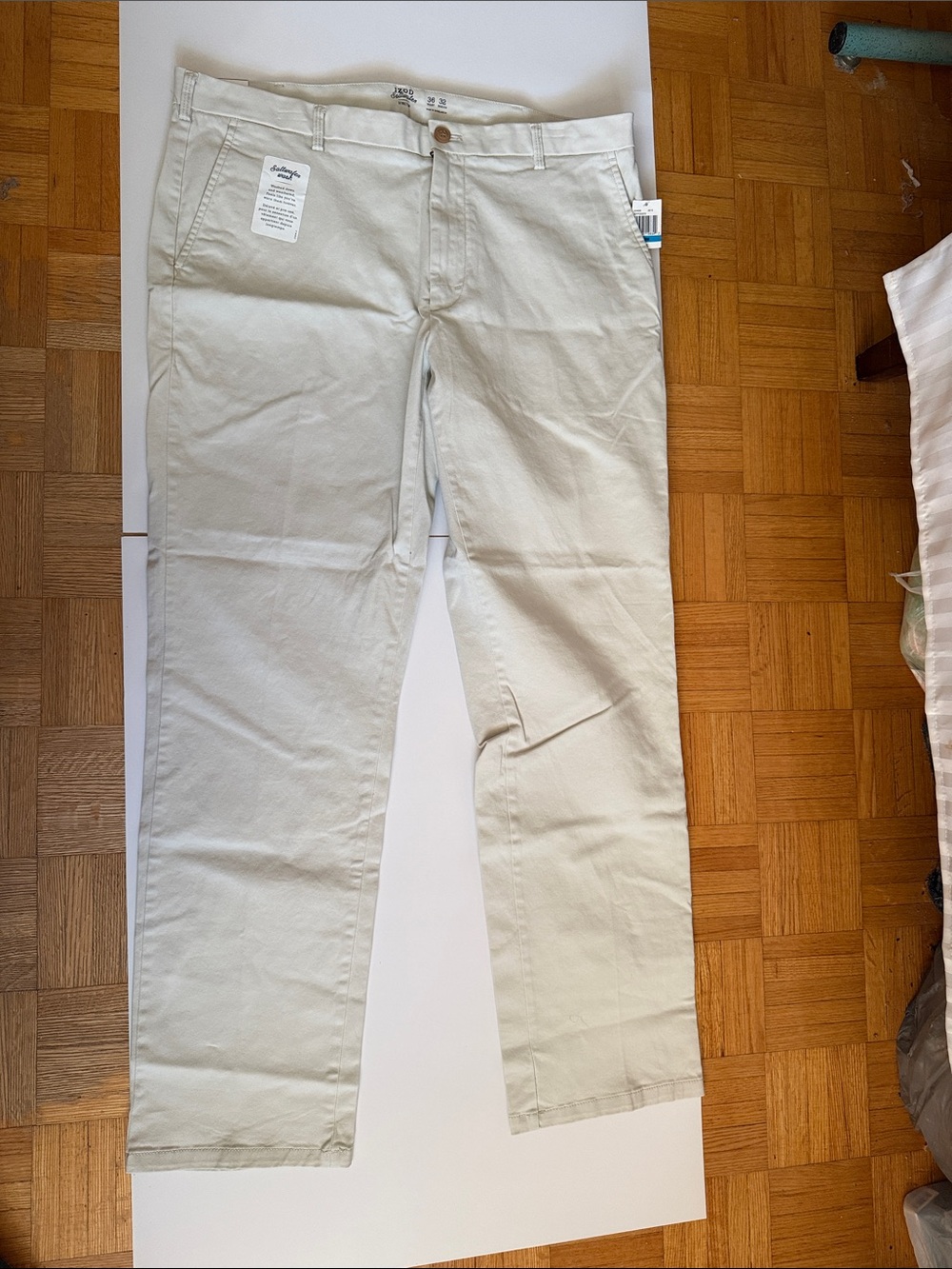 Izod Men's Light Cream Chino Pants, SIZE 36/32,
SLIM FIT